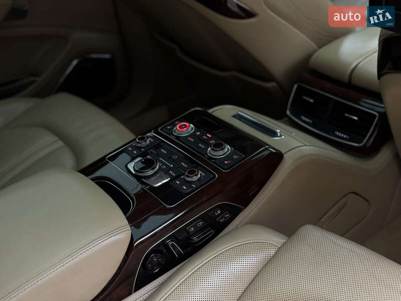 Седан Audi A8 2011 в Ивано-Франковске