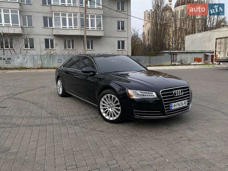 Седан Audi A8 2015 в Одесі