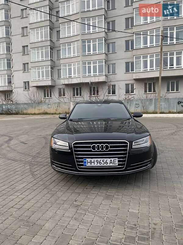 Седан Audi A8 2015 в Одесі