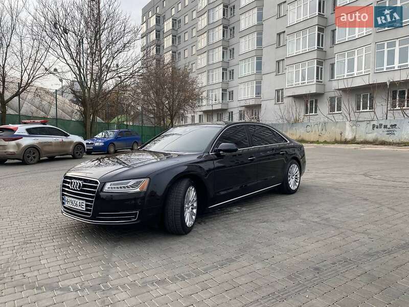 Седан Audi A8 2015 в Одесі