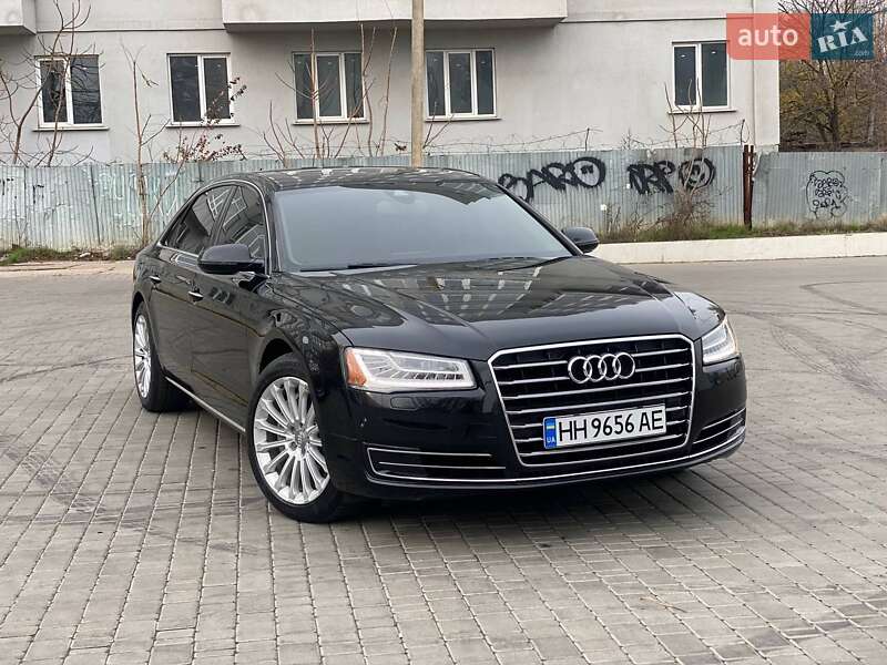 Седан Audi A8 2015 в Одесі