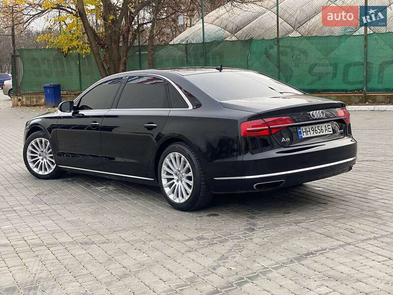 Седан Audi A8 2015 в Одесі