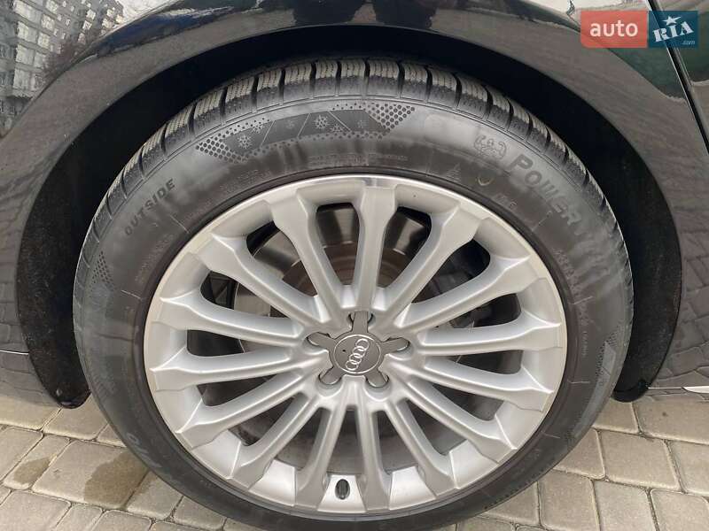 Седан Audi A8 2015 в Одесі