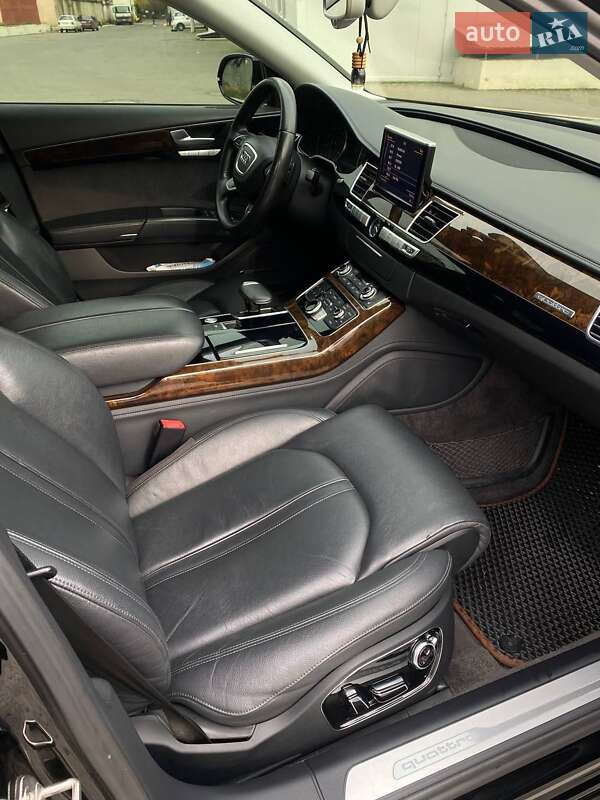 Седан Audi A8 2015 в Одесі