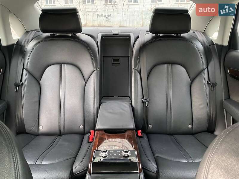 Седан Audi A8 2015 в Одесі