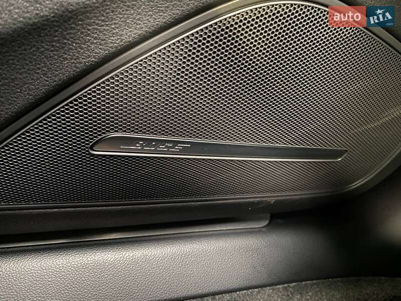 Седан Audi A8 2015 в Одесі