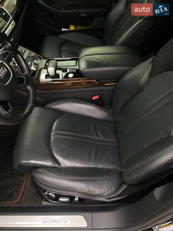 Седан Audi A8 2015 в Одесі