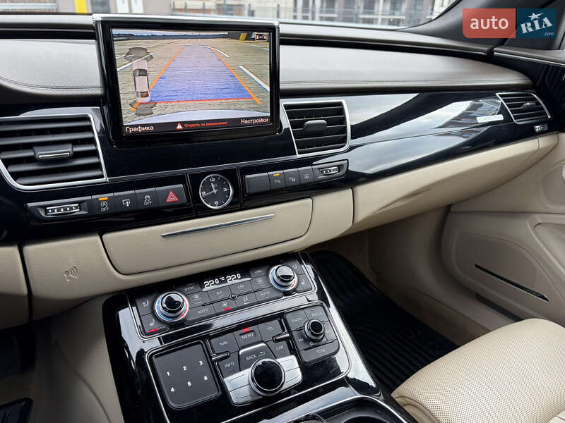 Седан Audi A8 2015 в Мукачево