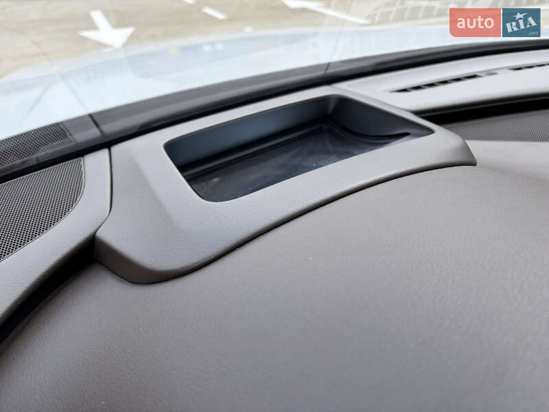 Седан Audi A8 2015 в Мукачево