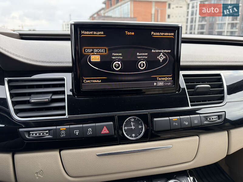 Седан Audi A8 2015 в Мукачево