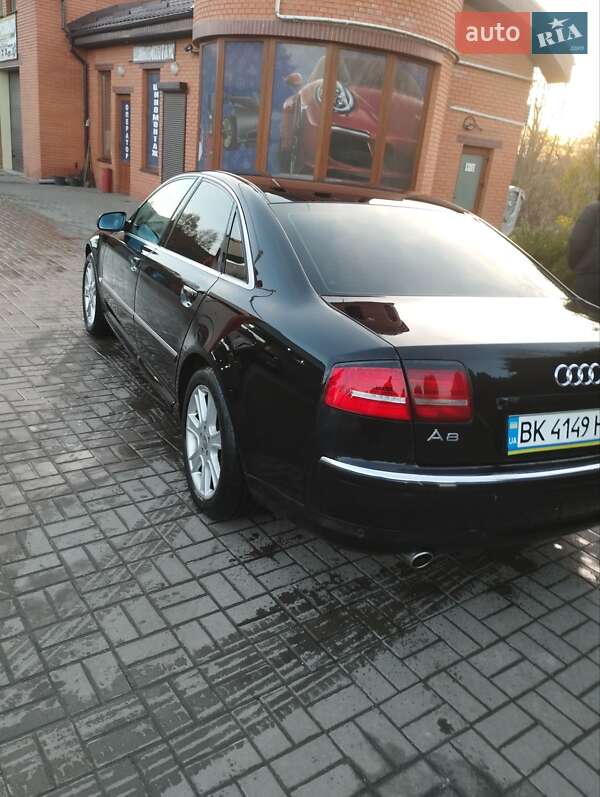 Седан Audi A8 2006 в Ровно