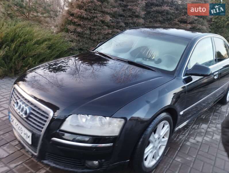 Седан Audi A8 2006 в Ровно