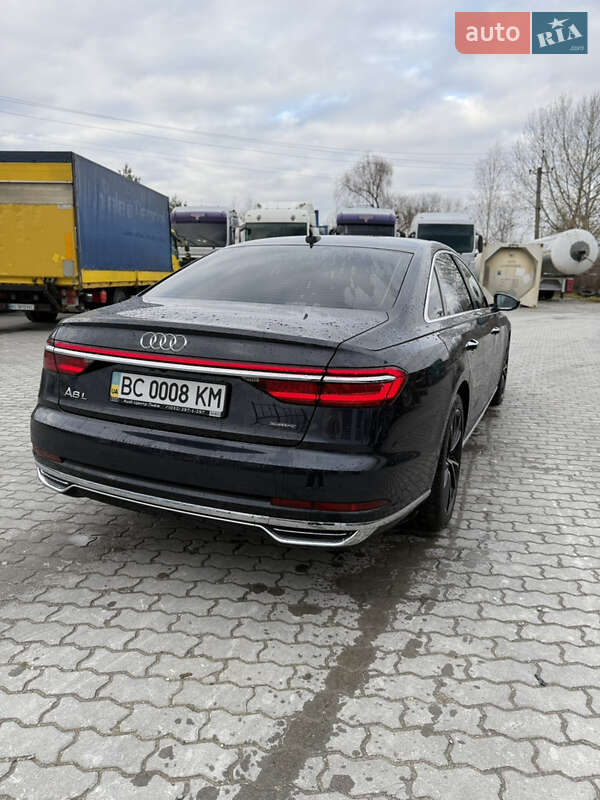Седан Audi A8 2021 в Львові