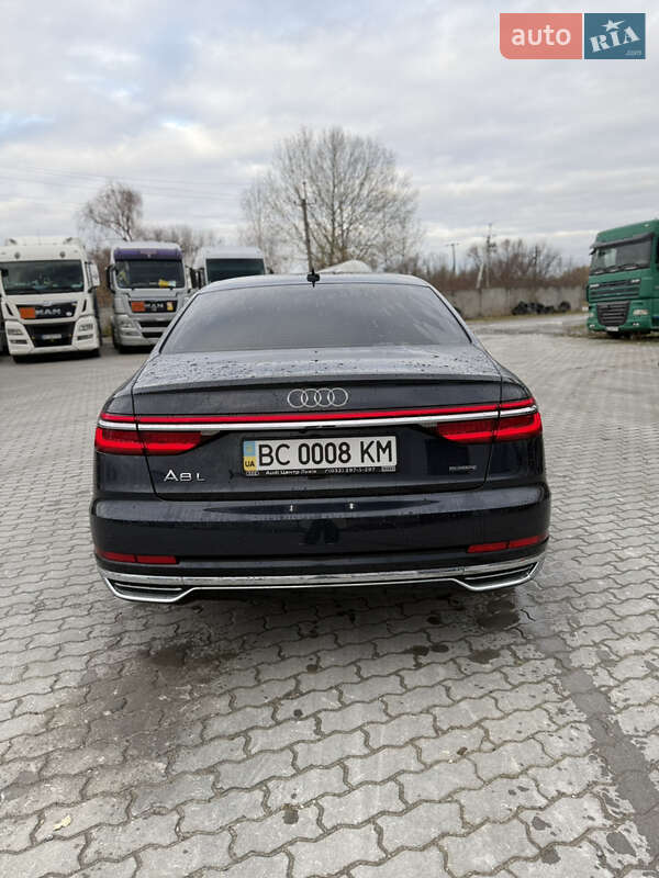 Седан Audi A8 2021 в Львові