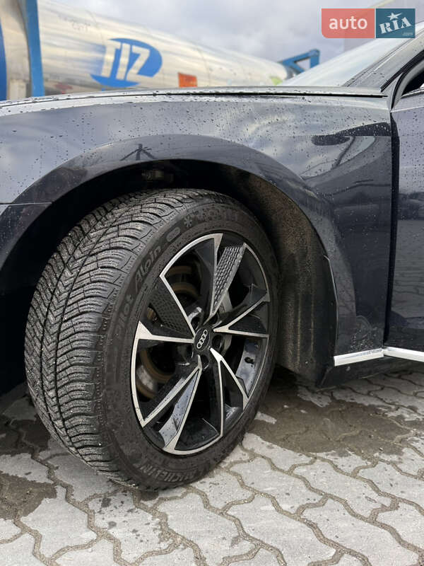 Седан Audi A8 2021 в Львові