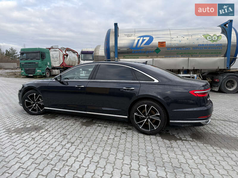 Седан Audi A8 2021 в Львові