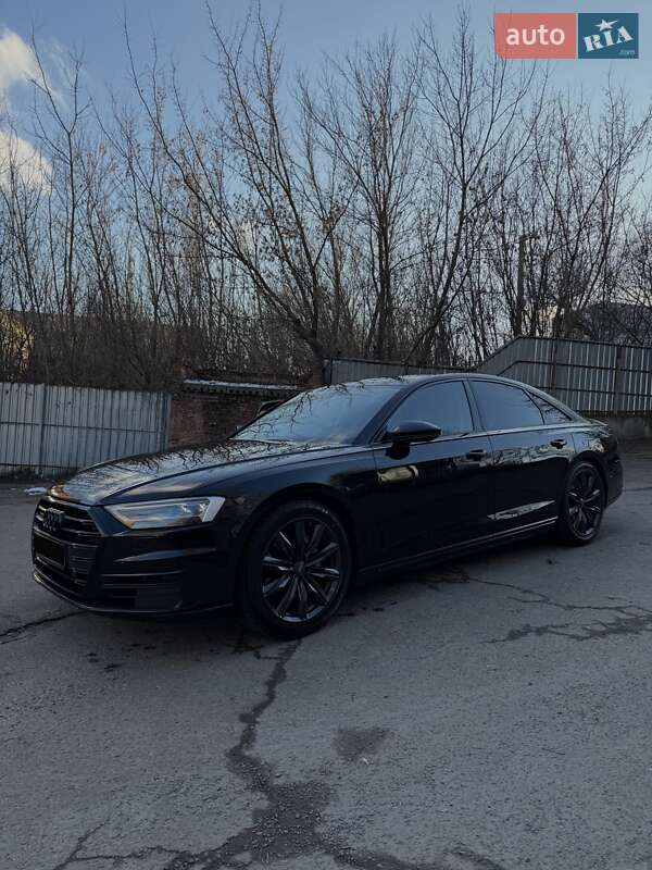 Седан Audi A8 2018 в Рівному