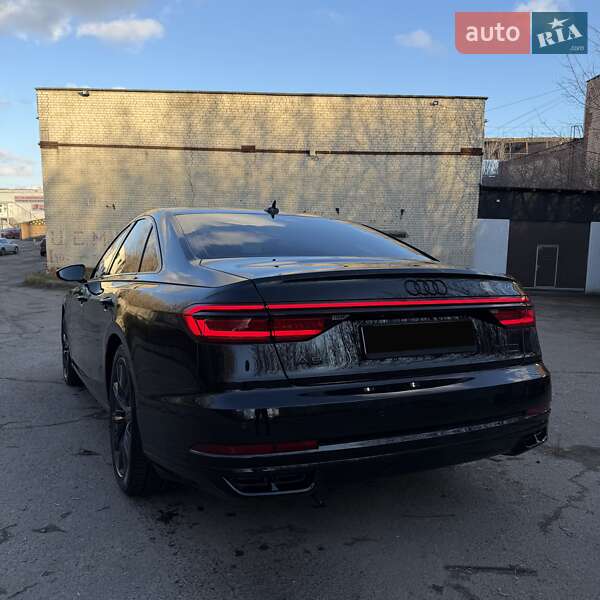 Седан Audi A8 2018 в Рівному