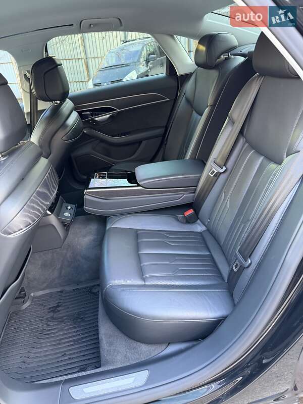 Седан Audi A8 2018 в Рівному