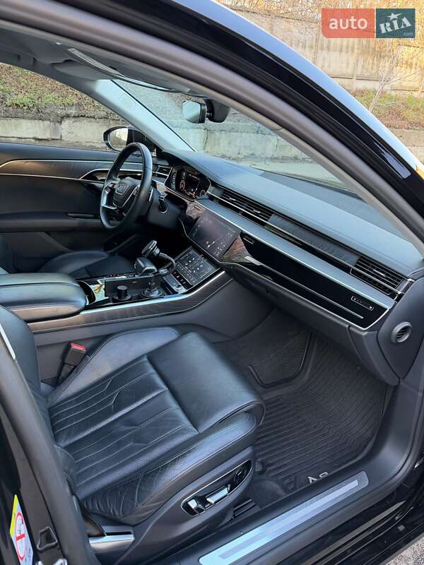 Седан Audi A8 2018 в Рівному