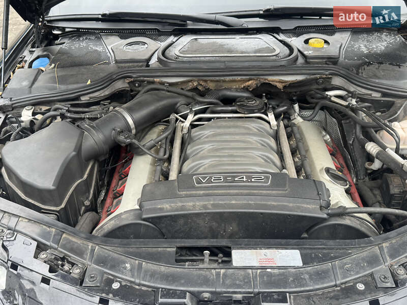 Седан Audi A8 2006 в Киеве