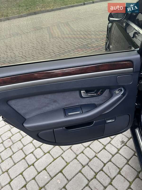 Седан Audi A8 2004 в Львові
