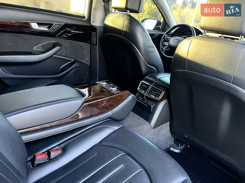 Седан Audi A8 2017 в Виннице