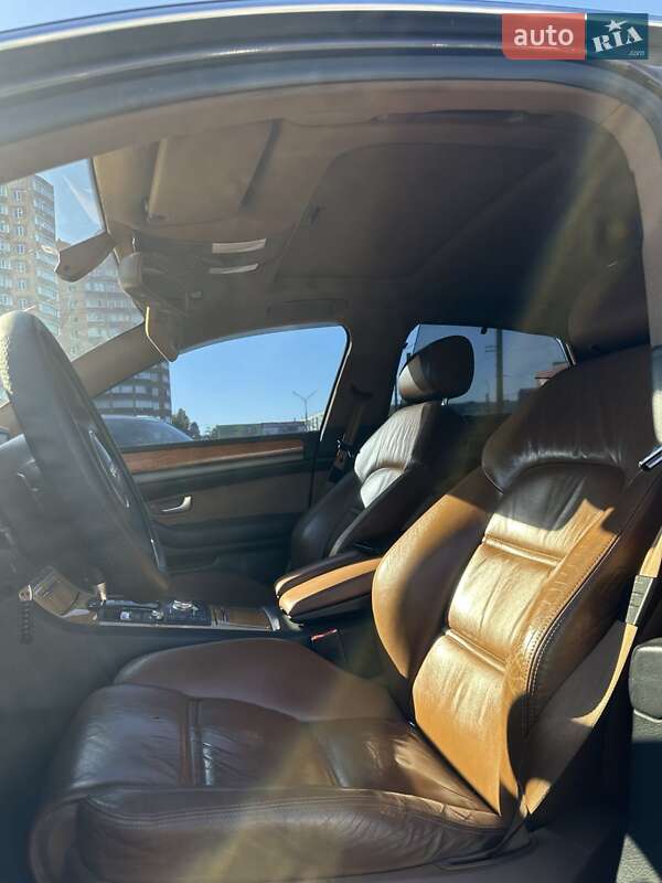 Седан Audi A8 2004 в Рокитному
