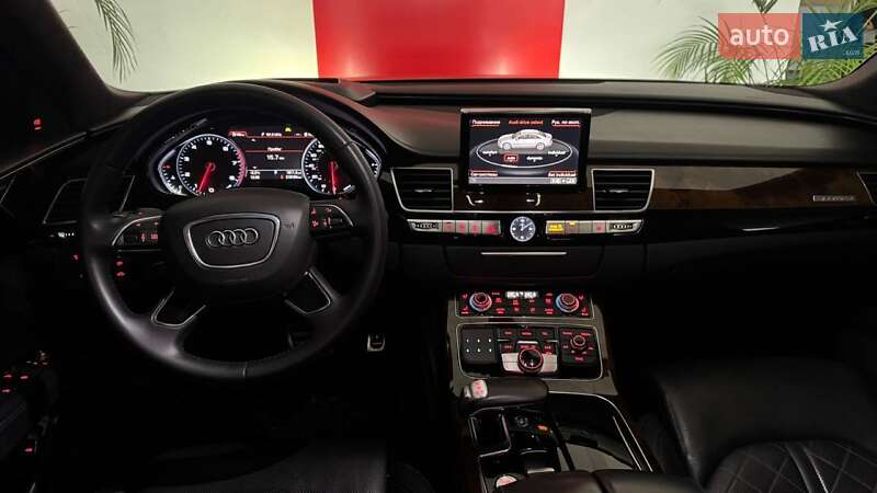 Седан Audi A8 2015 в Ужгороді