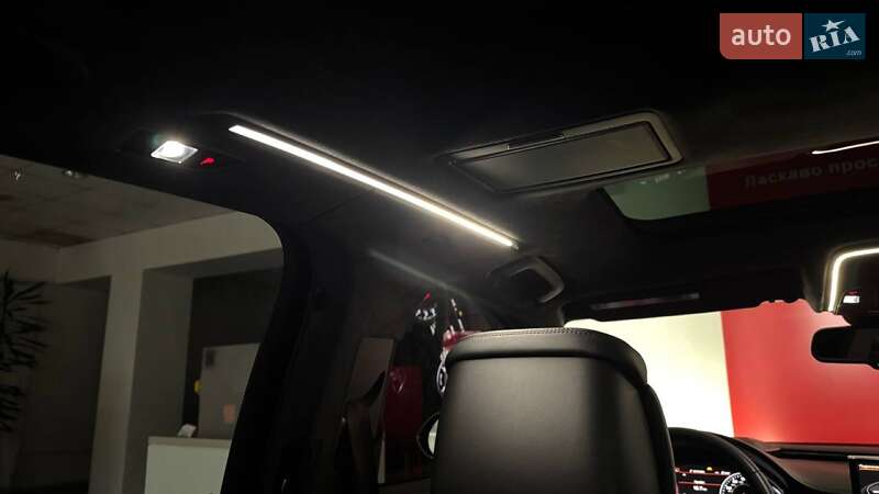 Седан Audi A8 2015 в Ужгороді