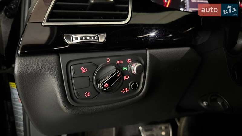 Седан Audi A8 2015 в Ужгороді