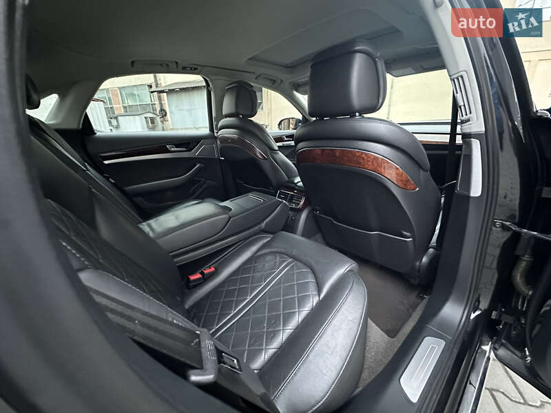 Седан Audi A8 2012 в Ивано-Франковске