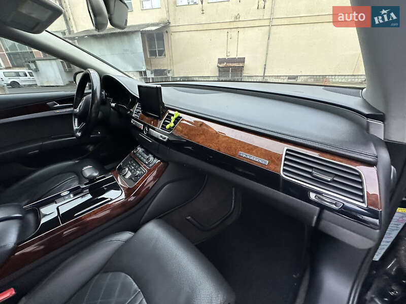 Седан Audi A8 2012 в Ивано-Франковске