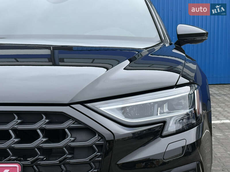 Седан Audi A8 2024 в Ровно