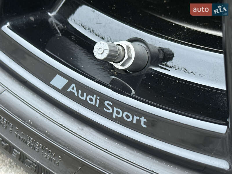 Седан Audi A8 2024 в Ровно