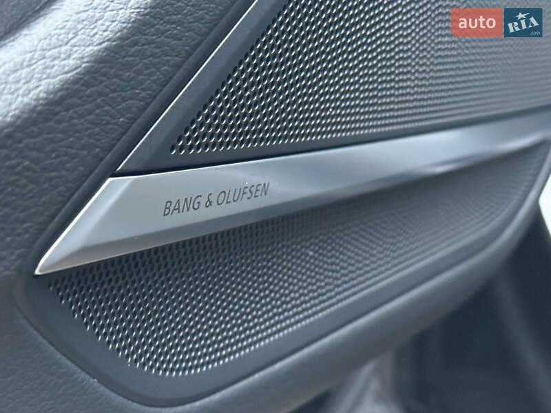 Седан Audi A8 2024 в Ровно