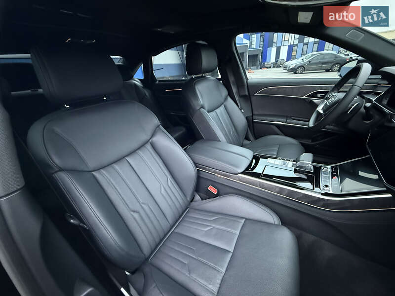 Седан Audi A8 2024 в Ровно