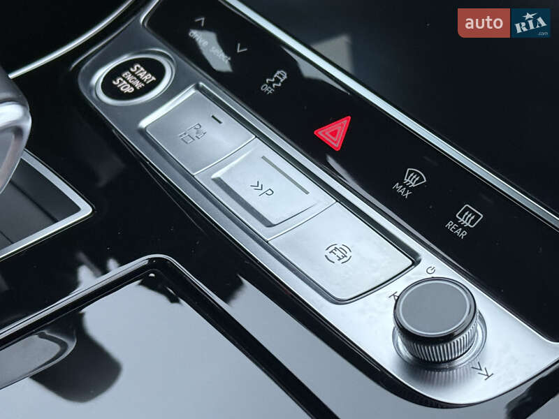 Седан Audi A8 2024 в Ровно