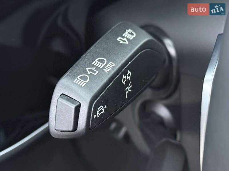 Седан Audi A8 2024 в Ровно