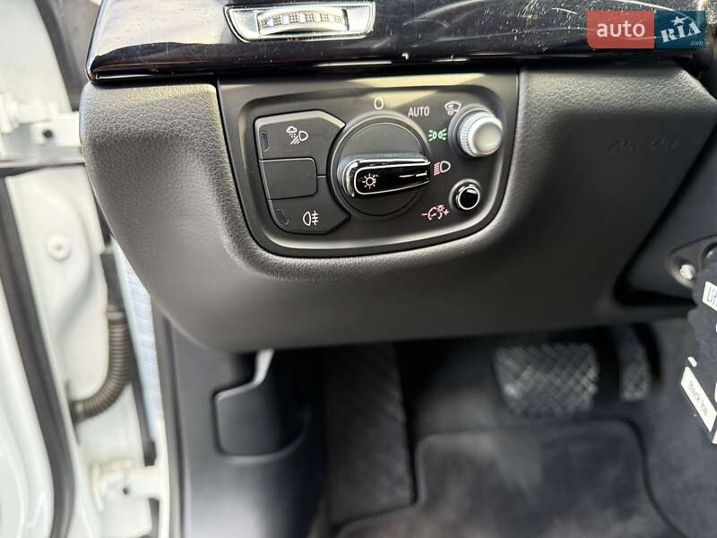 Седан Audi A8 2016 в Львове фото 42 Седан Audi A8 2016 в Львове