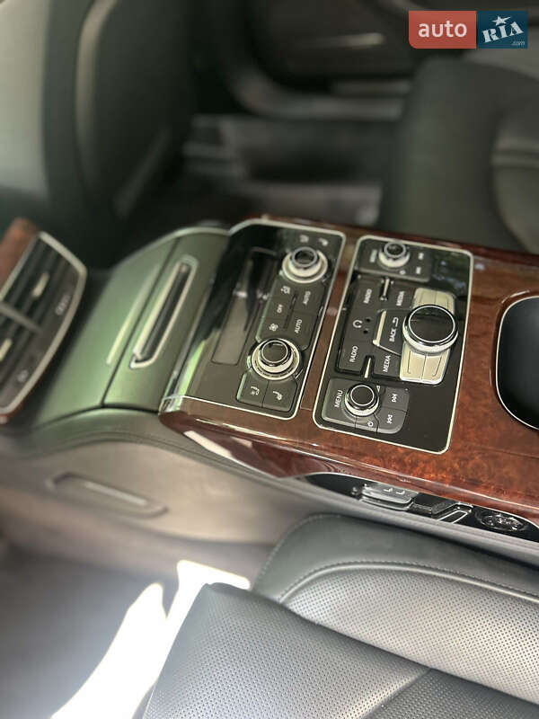 Седан Audi A8 2013 в Сокирянах