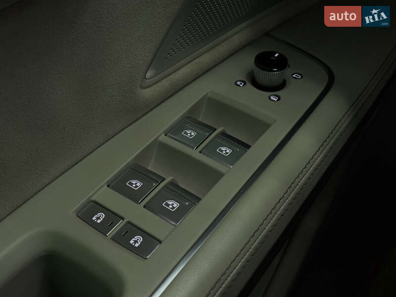 Седан Audi A8 2020 в Киеве фото 24 Седан Audi A8 2020 в Киеве
