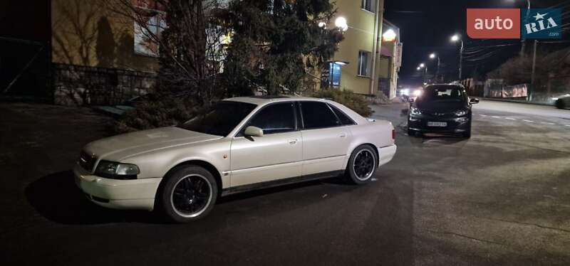 Седан Audi A8 1996 в Виннице