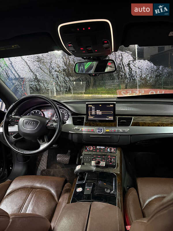 Седан Audi A8 2014 в Луцке