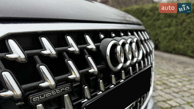 Седан Audi A8 2022 в Киеве