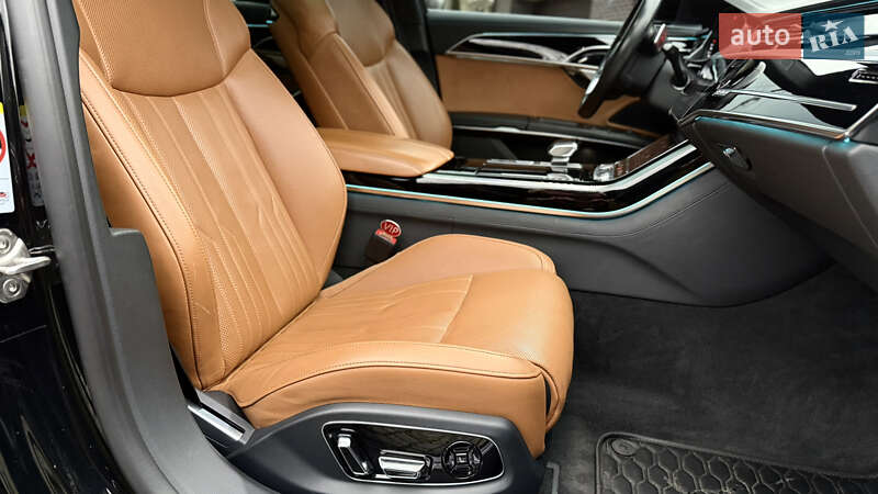 Седан Audi A8 2022 в Киеве