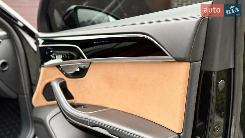 Седан Audi A8 2022 в Киеве