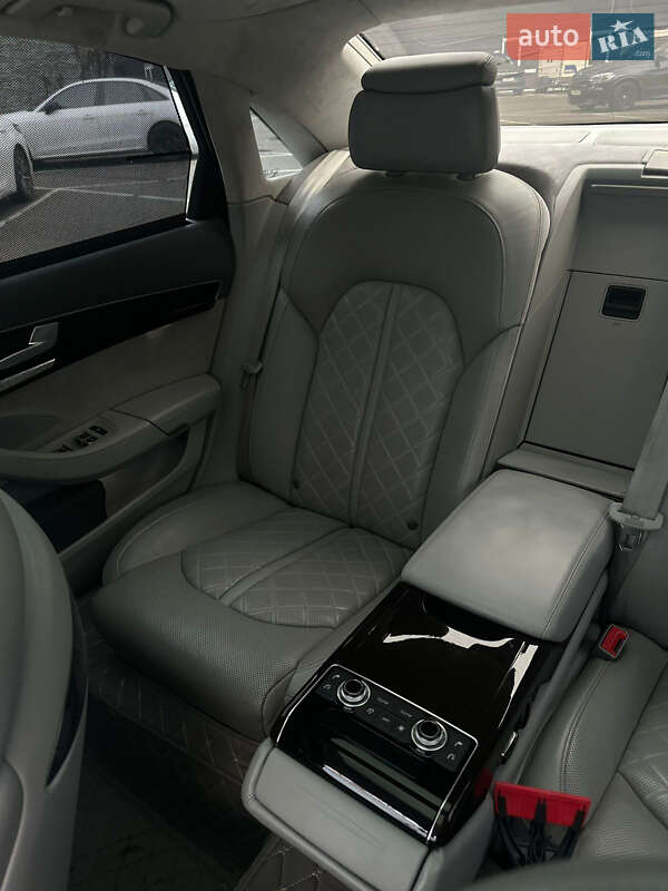 Седан Audi A8 2017 в Киеве