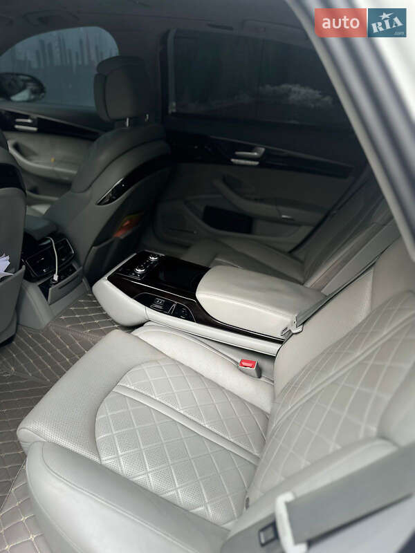 Седан Audi A8 2017 в Киеве