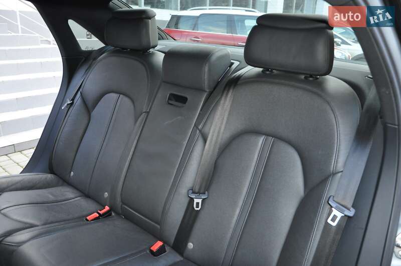 Седан Audi A8 2013 в Одессе